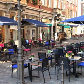 Außenbereich Konditorei & Café Middelberg in Aachen